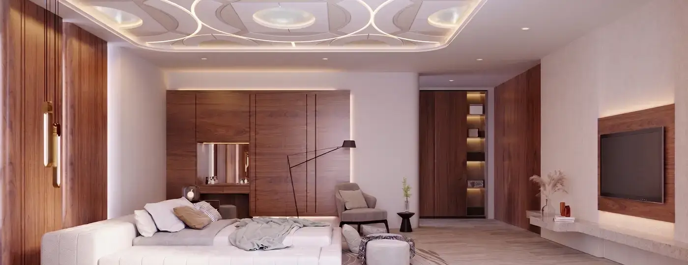 Ein elegantes Schlafzimmer mit einer hinterleuchteten Decke mit geometrischem Muster, einem Bett und Wandverkleidungen aus Holz.